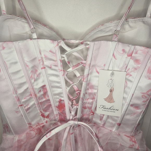 Floral Pink Layered Dress Size 8 - Picture 7 of 7